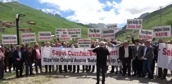 Anzer Balı Üreticileri Sahte Bal Satışlarını Protesto Etti