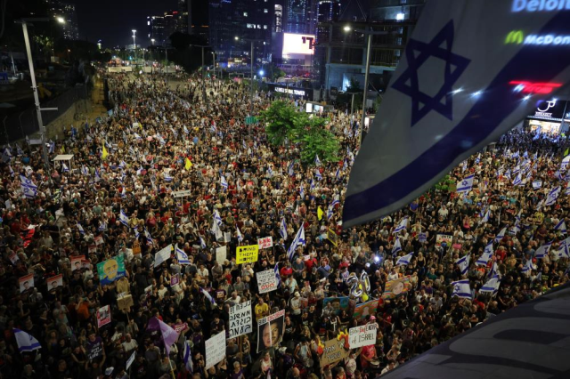 İsrail'de on binler sokaklara indi: Netanyahu hükümetini devirmeden ülke normalleşemeyecek