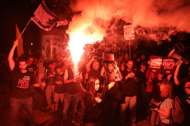 İsrail'de on binler sokaklara indi: Netanyahu hükümetini devirmeden ülke normalleşemeyecek