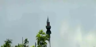 Kars'ta eski köy sular altında kalırken, köyden sadece geriye caminin minaresi kaldı