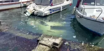 Fatih Ayvansaray Caddesi üzerinde sürücüsünün yol kenarına park ettiği otomobil denize düştü.