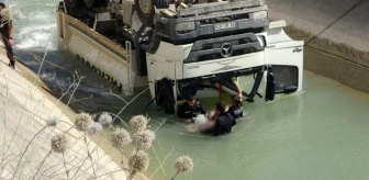 Adıyaman'da Hafriyat Kamyonu Kanala Düştü, Sürücü Hayatını Kaybetti