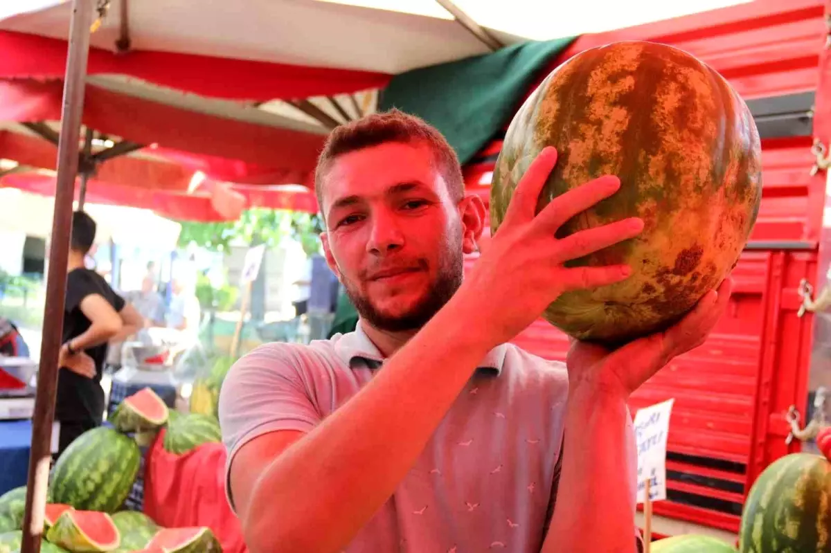 Eskişehir'de Semt Pazarında Serinleme Şovu