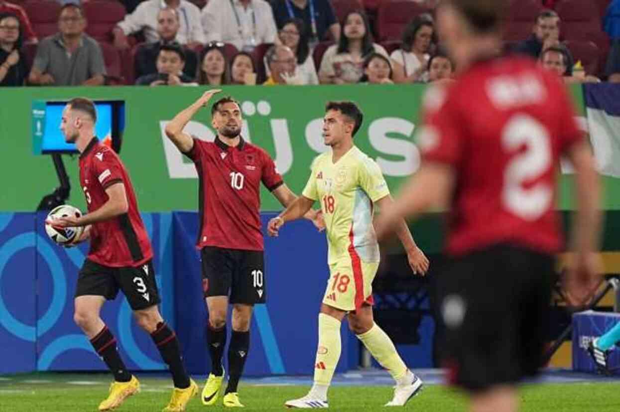 Arnavutluk'u 1-0 yenen İspanya, puan kaybetmeden son 16'ya yükseldi Arnavutluk'u 1-0 yenen İspanya, puan kaybetmeden son 16'ya yükseldi