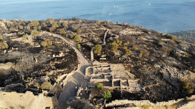 Forest fire in Çanakkale! Flames spread to the world-famous Assos Ancient City