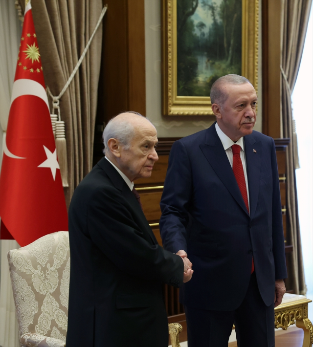 بدء الاجتماع بين رئيس الجمهورية أردوغان وبهجلي