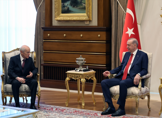 بدء الاجتماع بين رئيس الجمهورية أردوغان وبهجلي