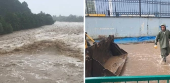 Rize'de şiddetli yağış sonrası sel: Yollar göle döndü