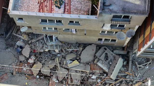 The roof of a 4-story building in Bahçelievler collapsed within 24 hours
