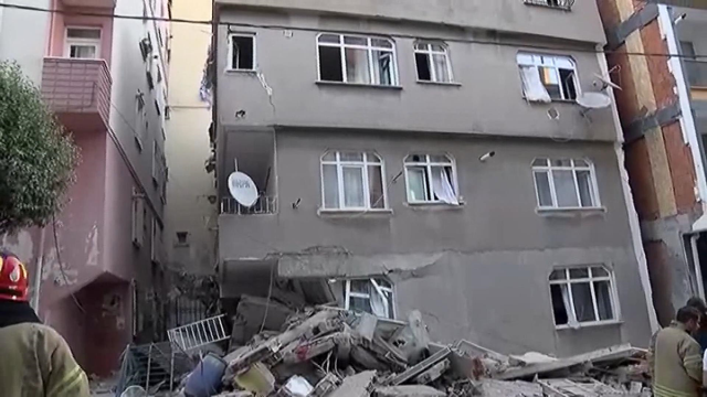 انهيار مبنى مكون من 4 طوابق في باهتشلي ايفلر! تم إخلاء المنازل المحيطة، وهناك بيان من محافظة اسطنبول