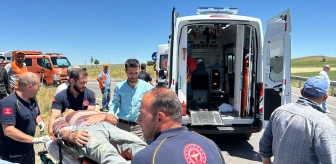 Bayburt'ta Gelin Arabasıyla Traktör Çarpıştı: 7 Yaralı