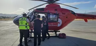 Bingöl'de bağırsak enfeksiyonu tanısı konulan hasta Elazığ'a ambulans helikopterle sevk edildi