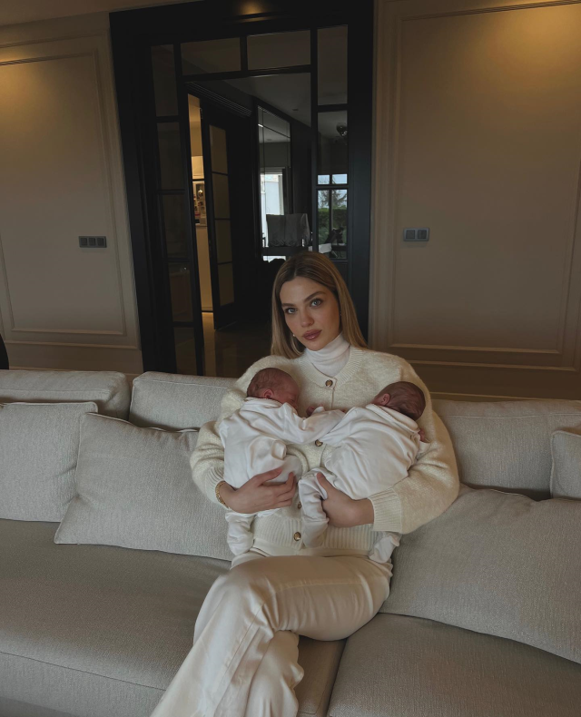 Ido Tatlıses and Yasemin Şefkatli show their twins' faces for the first time