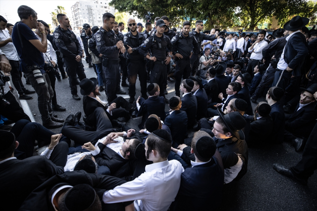 Haredim in Israel took to the streets to protest against mandatory military service: 10 arrests