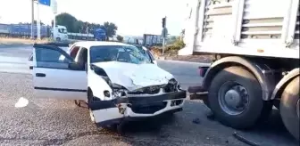 Yalova-Bursa Karayolunda Tıra Çarpan Otomobilde 4 Kişi Yaralandı