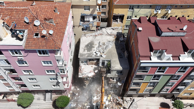انهيار المباني المتتالية يكشف عن حالة المدينة الكبرى: يوجد حوالي 50 ألف مبنى معرض للخطر في اسطنبول