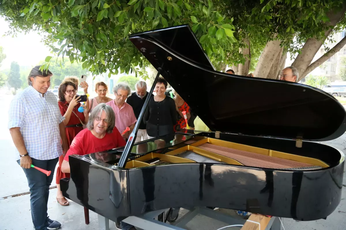 Alman Piyano Sanatçısı Antalya'da Barış İçin Konserler Düzenliyor