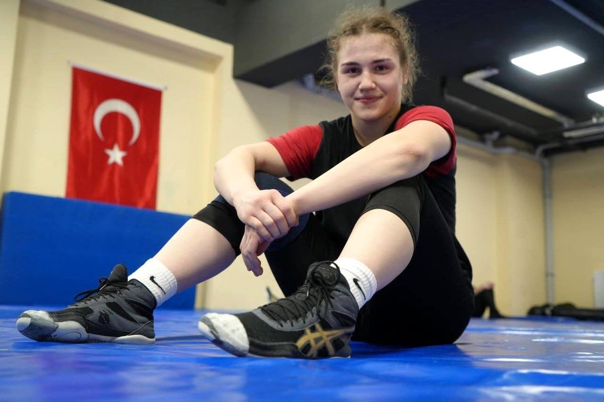 Bayburtlu güreşçi Beyzanur Akkuş, U17 Avrupa Şampiyonası'nda altın madalya kazandı