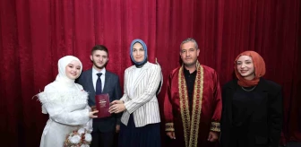 Afyonkarahisar Valisi Doç. Dr. Kübra Güran Yiğitbaşı, kurum çalışanının oğlunun nikah şahidi oldu