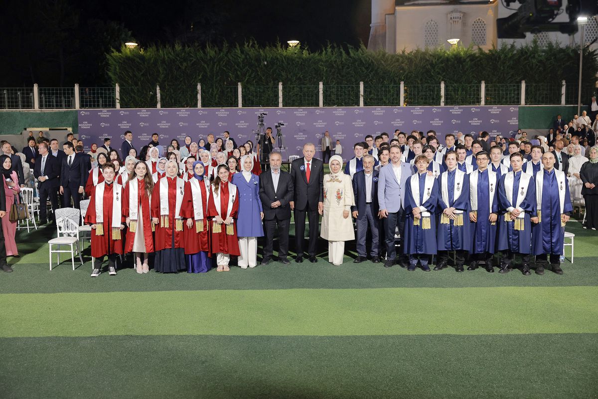 Cumhurbaşkanı Erdoğan, torunu Ahmet Akif Albayrak'ın mezuniyet törenine katıldı