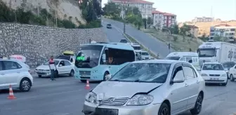 Karabük'te otomobille çarpışan motosikletteki 2 kişi yaralandı