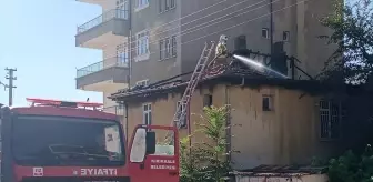 Kırıkkale'de evin çatısında çıkan yangın söndürüldü