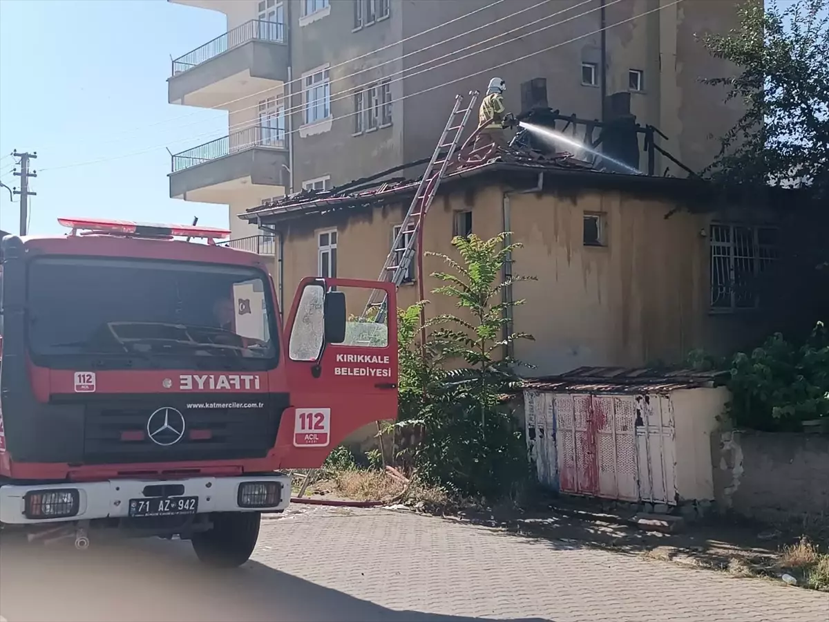 Kırıkkale'de evin çatısında çıkan yangın söndürüldü