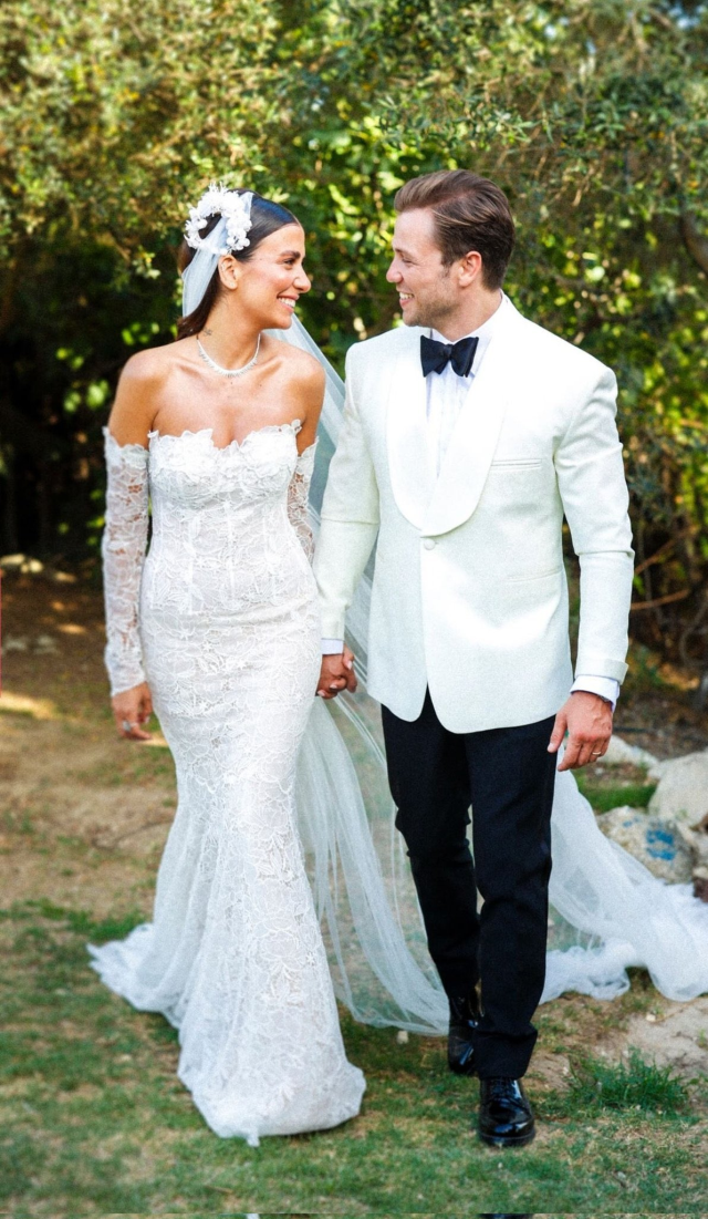 Oyuncu Tolga Sarıtaş, 5 yıllık sevgilisi Zeynep Mayruk ile evlendi