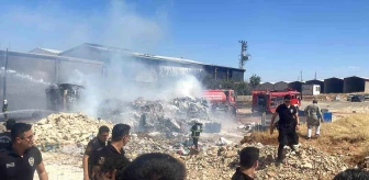 Şanlıurfa'da Geri Dönüşüm Fabrikasında Çıkan Yangın Kontrol Altına Alındı