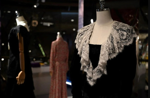 Prenses Diana'nın kıyafet ve mektuplarından oluşan koleksiyonu, 164 milyon TL'ye satıldı