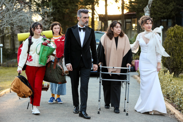 Ünlü oyuncu Melek Baykal, İnci Taneleri dizisinin kadrosuna katılıyor
