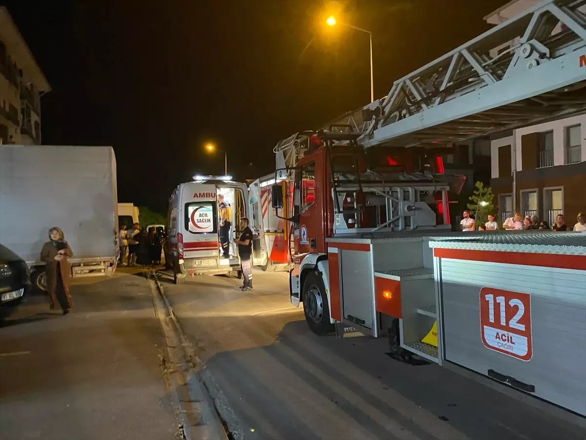 Düzce'de Apartman Yangınında 7 Kişi Dumandan Etkilendi