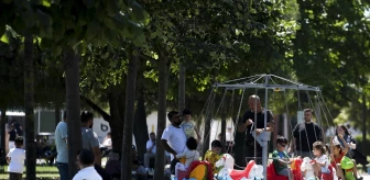 İstanbullular Sıcak Havadan Bunalınca Sahil ve Parklara Akın Etti