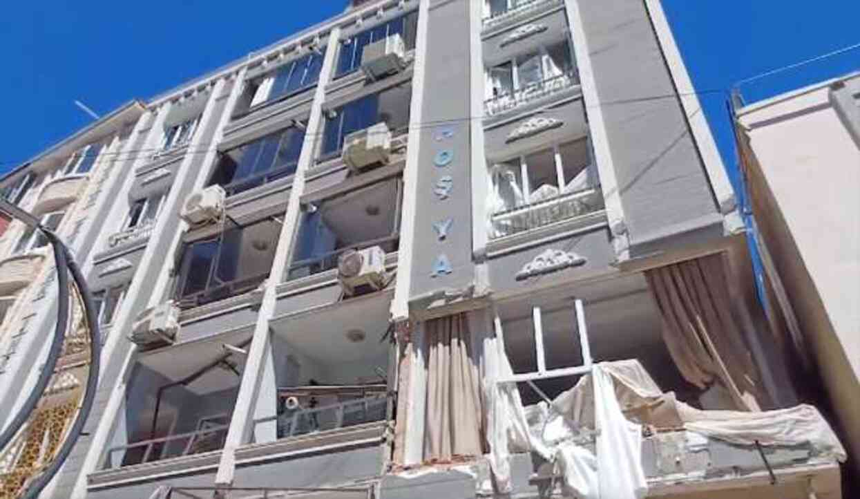 İzmir'deki doğal gaz patlamasından ilk görüntüler! Ortalık resmen savaş alanına döndü