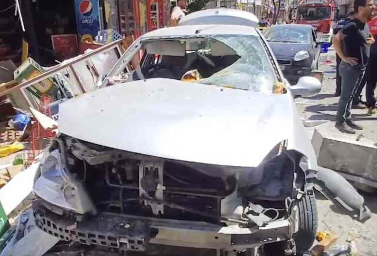 İzmir'deki doğal gaz patlamasından ilk görüntüler! Ortalık resmen savaş alanına döndü