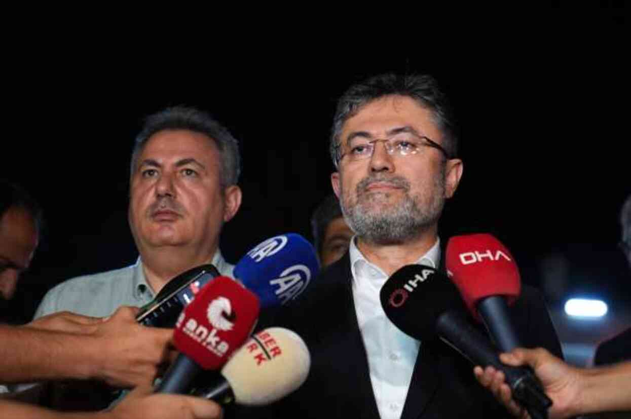 İzmir'in 5 ilçesinde orman yangını! Bakan Yumaklı bölgede