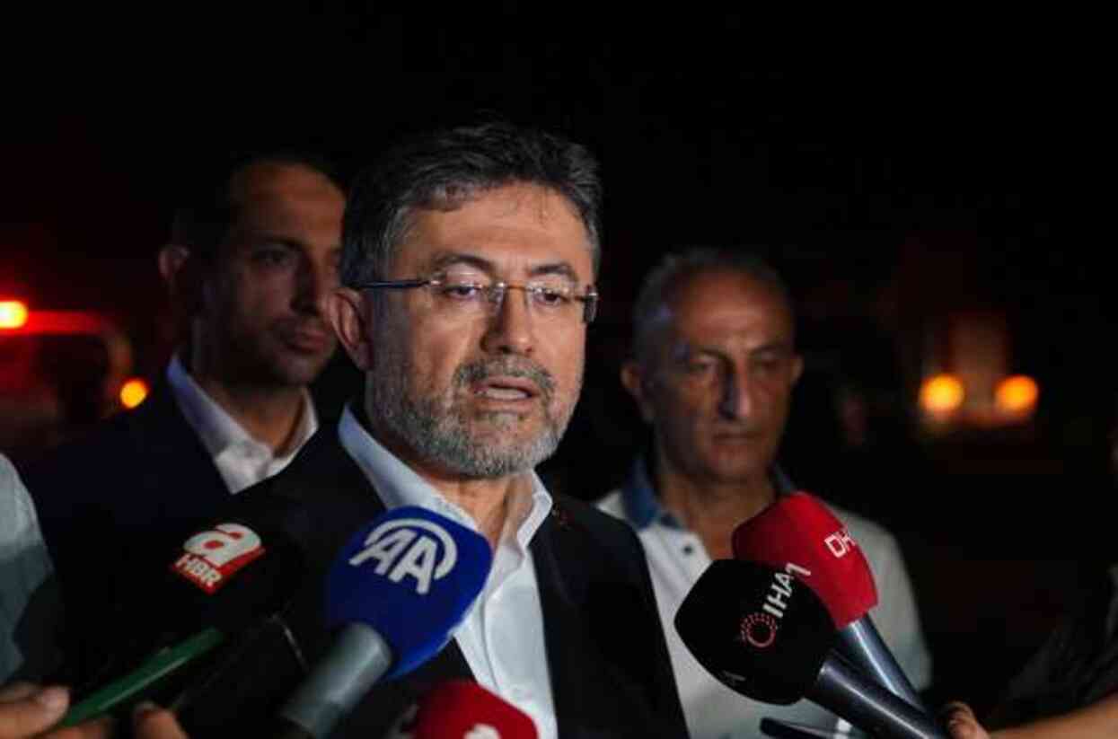 İzmir'in 5 ilçesinde orman yangını! Bakan Yumaklı bölgede