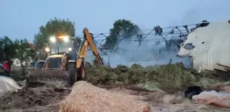 Uşak'ta samanlıkta çıkan yangın söndürüldü