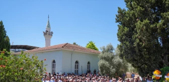 İzmir'deki patlamada hayatını kaybedenlerin cenazeleri defnedildi