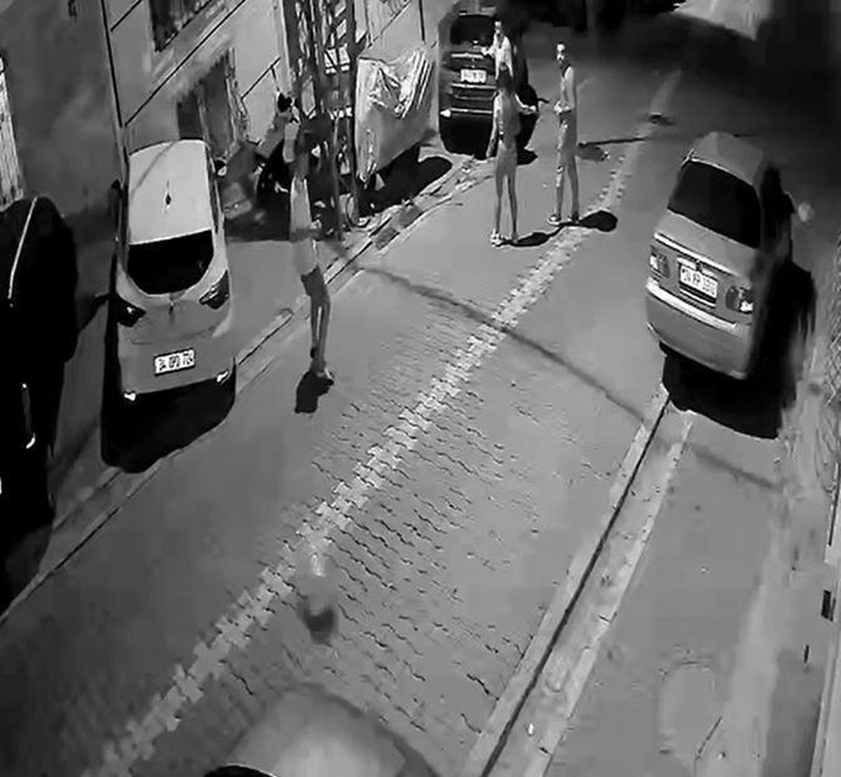 Esenyurt'ta Park Yeri Kavgası: Genç Binadan Damacana Attı