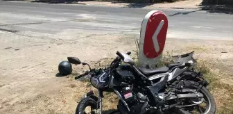 Akyazı'da motosiklet ile servis minibüsü çarpıştı