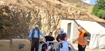 Hakkari Gençlik ve Engelliler Derneği Şırnak'ta ihtiyaç sahibi engellilere araç hediye etti