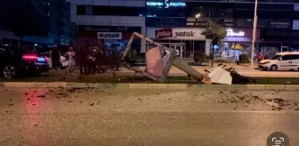 Bursa'da Aday Sürücünün Kontrolden Çıkan Otomobili Refüje Daldı