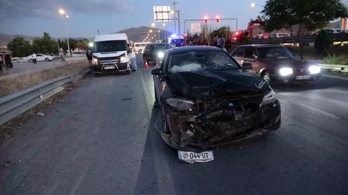 Malatya'da otomobil ile motosikletin karıştığı kazada 1 kişi hayatını kaybetti, 2 kişi yaralandı