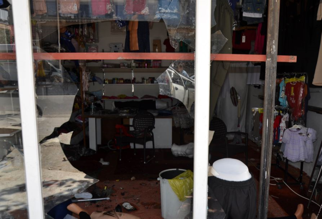 'Suriyeli' gerginliği Antalya'ya da sıçradı! Savaş alanına dönen sokaktaki hasar gün ağarınca ortaya çıktı