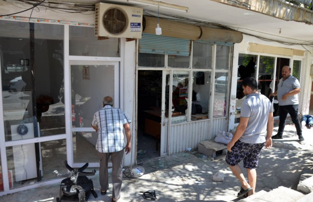'Suriyeli' gerginliği Antalya'ya da sıçradı! Savaş alanına dönen sokaktaki hasar gün ağarınca ortaya çıktı