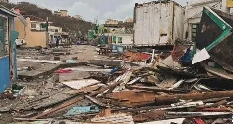 الإعصار بيريل ترك جميع السكان في جزيرة الاتحاد في منطقة البحر الكاريبي بلا مأوى.