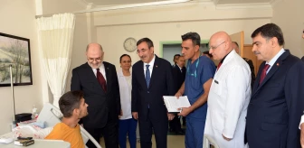 Cumhurbaşkanı Yardımcısı Cevdet Yılmaz, Gülhane Eğitim ve Araştırma Hastanesinde Gazileri Ziyaret Etti