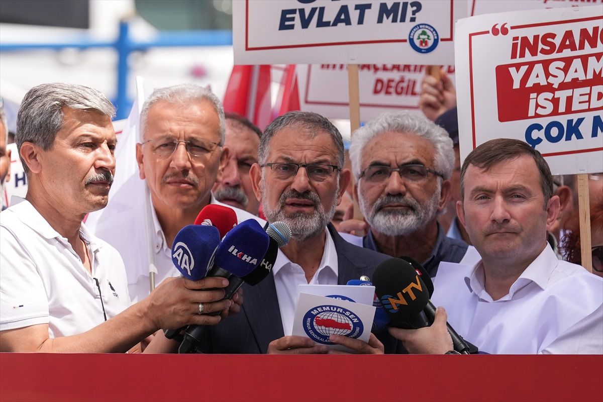 Emekli Memur-Sen Üyeleri Haziran Ayı Enflasyon Verilerini Protesto Etti
