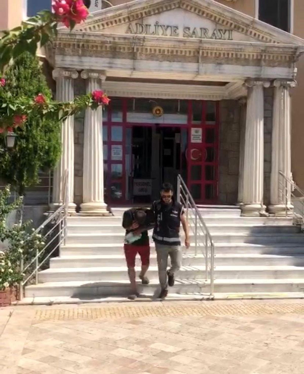 Didim'de Hint keneviri yetiştiricisi yakalandı